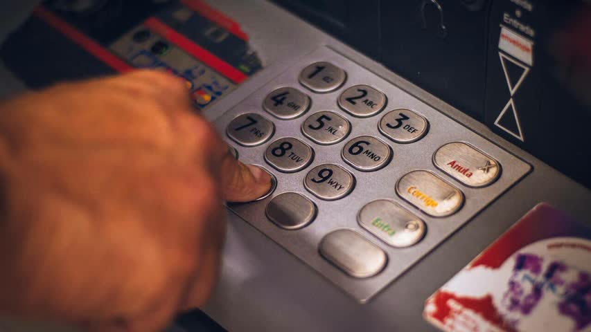 Фото - Назван способ вернуть «съеденные» банкоматом деньги
