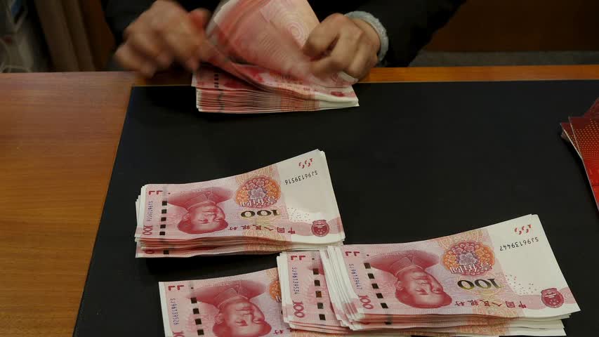 Фото - Аналитик посоветовал россиянам перевести валюту в юань