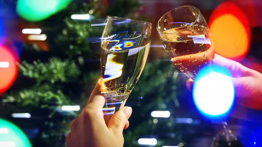Фото - Россиян предупредили о подорожании шампанского к Новому году